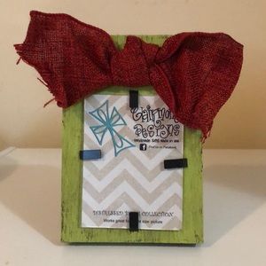 NWOT picture frame.  Frame is 4.5”x6”. Holds 3”x4” photo. Green with red bow